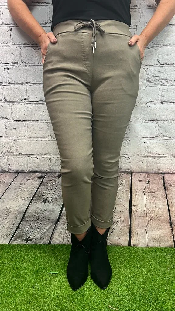 BASICS Smooth Magic Trousers