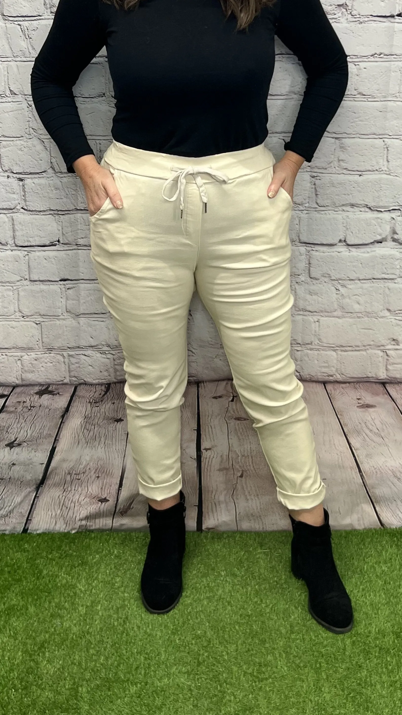 BASICS Smooth Magic Trousers