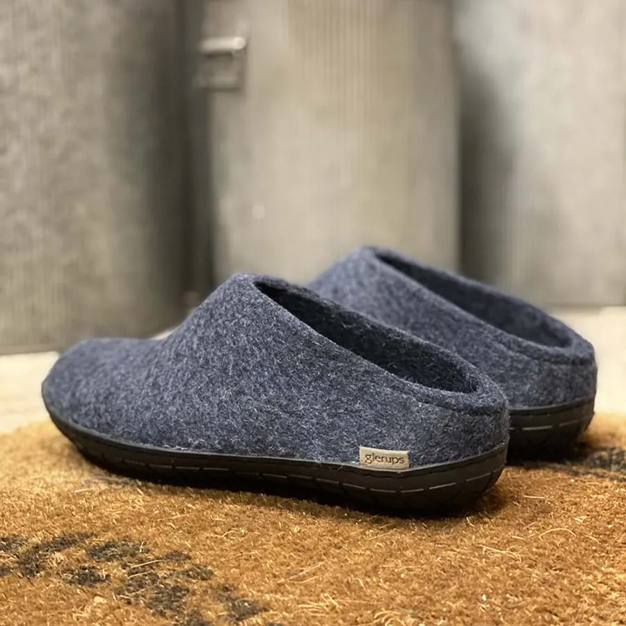 Slip-on with natural rubber sole - black - Denim